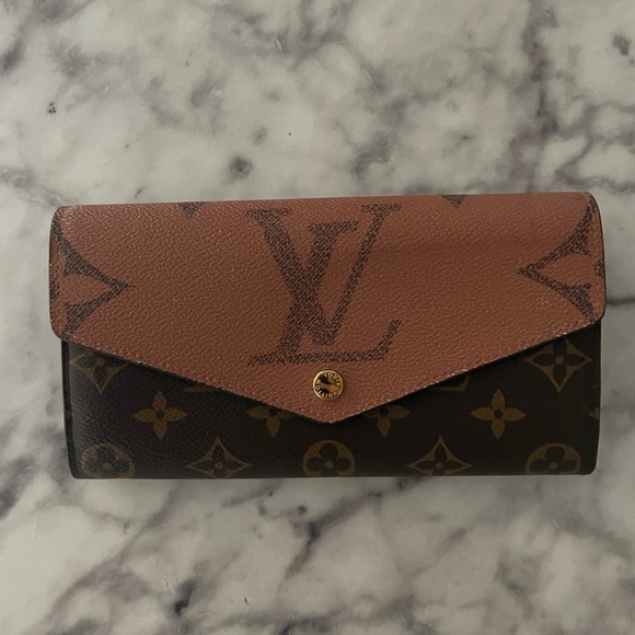 Louis Vuitton Reverse Monogram Sarah Wallet - Picture 1 of 14
